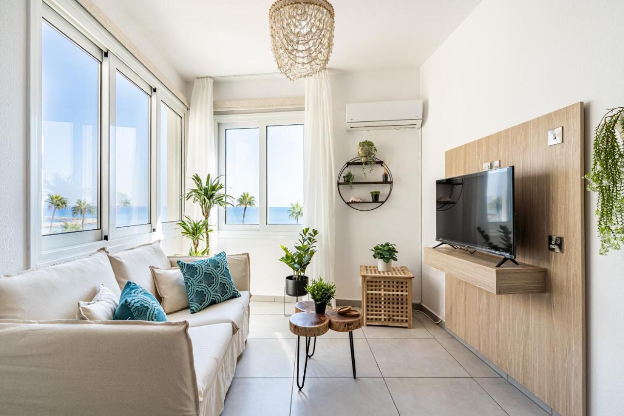 Whispering Palms 1-Br Apt By Finikoudes Beach Larnaca Buitenkant foto
