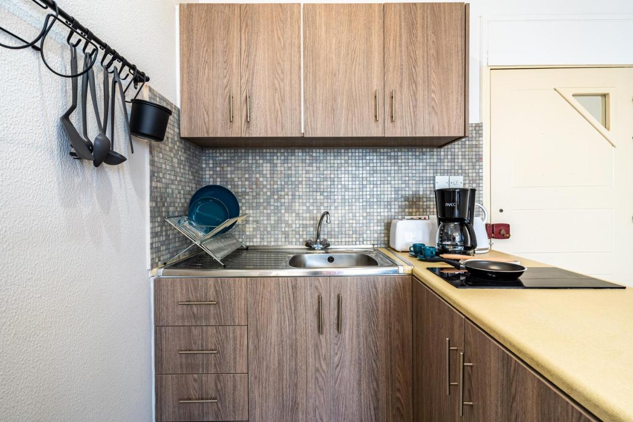 Whispering Palms 1-Br Apt By Finikoudes Beach Larnaca Buitenkant foto