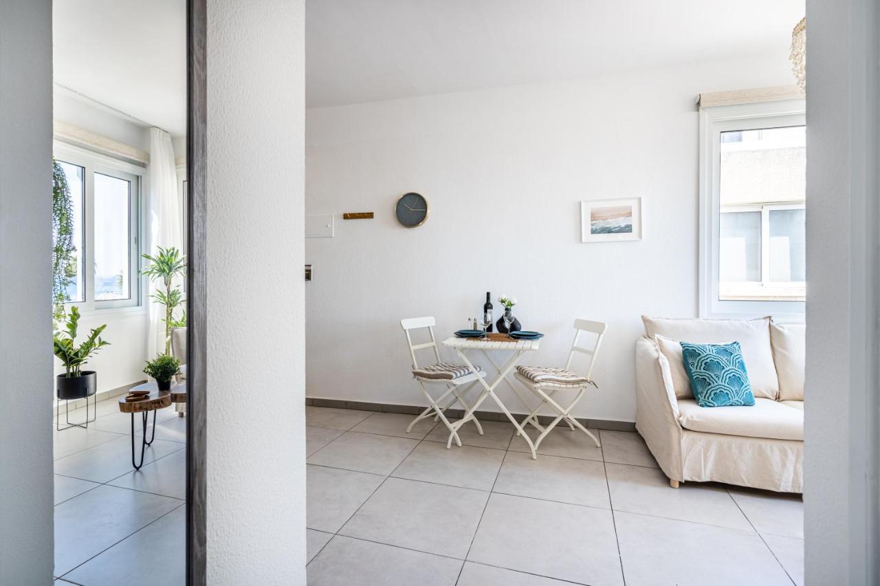Whispering Palms 1-Br Apt By Finikoudes Beach Larnaca Buitenkant foto